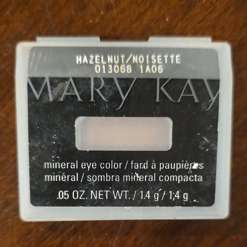 (J52) Mary Kay Hazelnut Mineral Eye Color